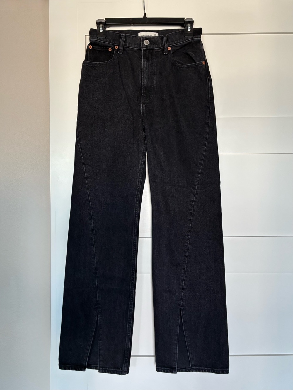 Abercrombie & Fitch 25 0R Black The ’90s Relaxed High Rise Front Slit Jeans